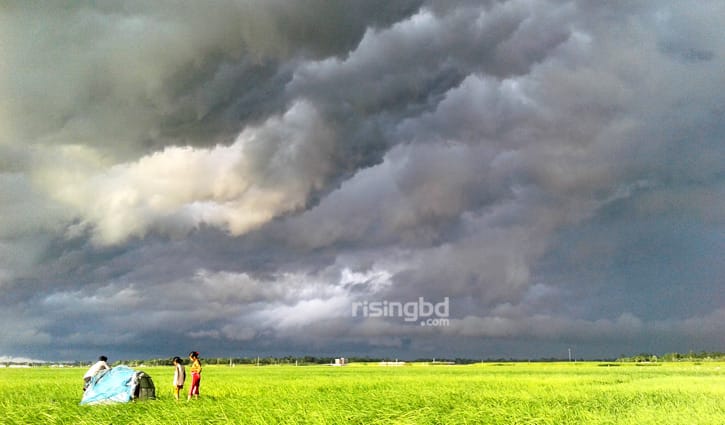শ্রাবণে মেঘ-প্রকৃতির মিতালি শ্রাবণে মেঘ-প্রকৃতির মিতালি