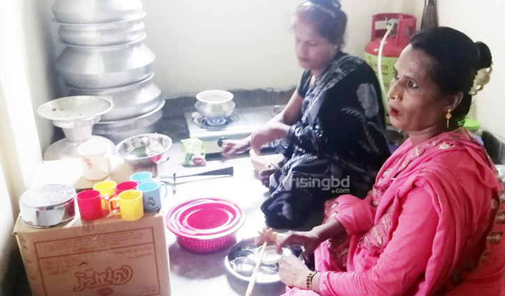 মাথা গোঁজার ঠাঁই পেলেন তৃতীয় লিঙ্গের মাহমুদা মাথা গোঁজার ঠাঁই পেলেন তৃতীয় লিঙ্গের মাহমুদা