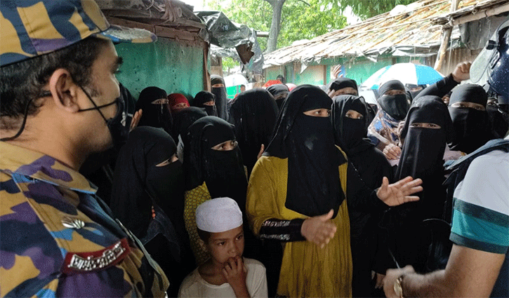 রেশন কার্ড নিয়ে রোহিঙ্গাদের আপত্তি, বিক্ষোভ রেশন কার্ড নিয়ে রোহিঙ্গাদের আপত্তি, বিক্ষোভ