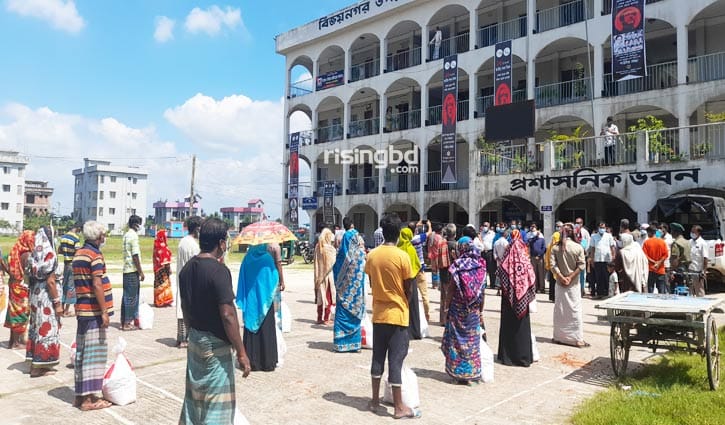 ৩৩৩ নম্বরে কল দিয়ে খাদ্য সহায়তা পেলো ৪০ পরিবার ৩৩৩ নম্বরে কল দিয়ে খাদ্য সহায়তা পেলো ৪০ পরিবার