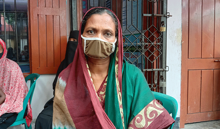 ‘এতো সহজে টিকা নিবার পারুম ভাবি নাই, শেখের ব্যাটিরে ধন্যবাদ’