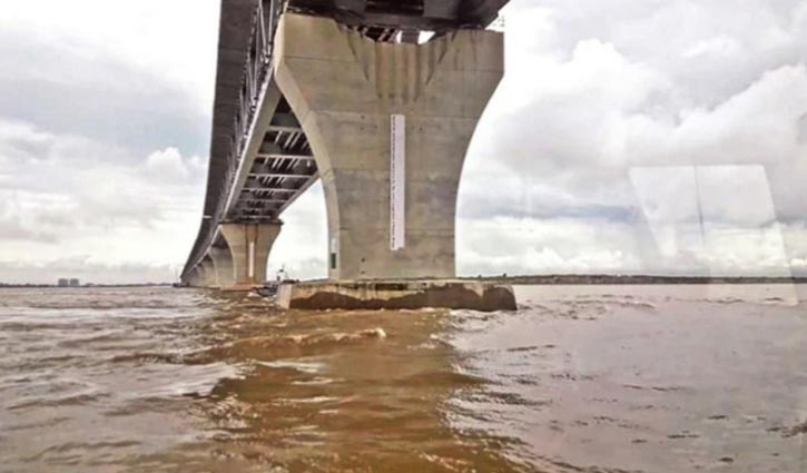 পদ্মা সেতুতে ফেরির ধাক্কা: প্রকৌশলীর ঘটনাস্থল পরিদর্শন পদ্মা সেতুতে ফেরির ধাক্কা: প্রকৌশলীর ঘটনাস্থল পরিদর্শন