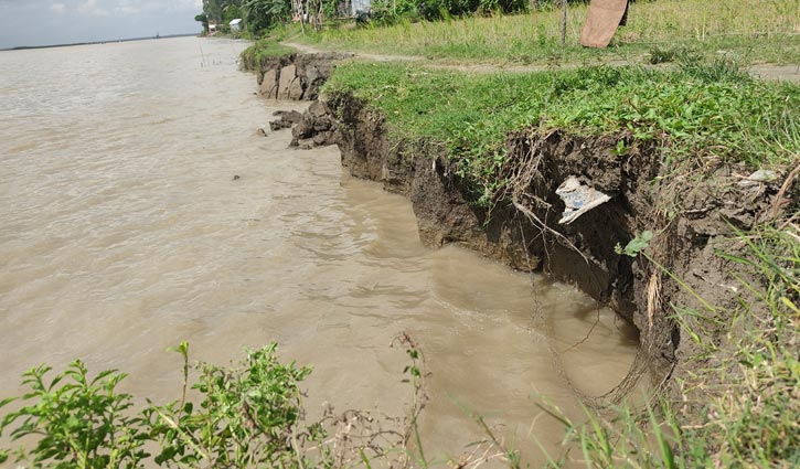 পানি বাড়ছে যমুনায় 