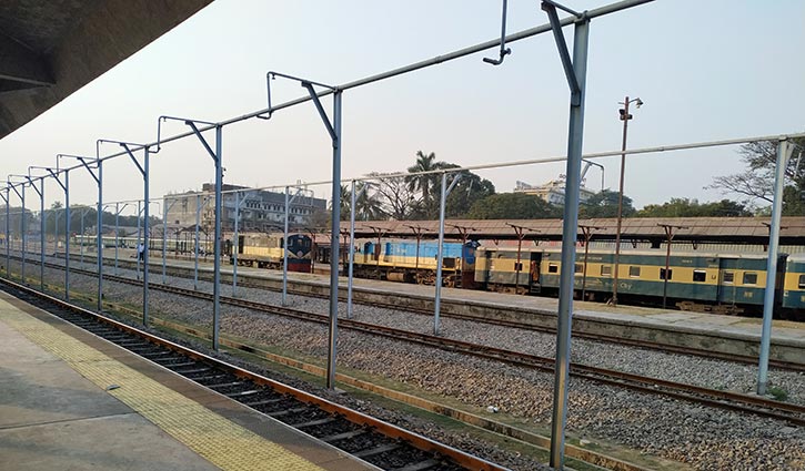 রেলওয়ে তেল-যন্ত্রাংশ চোর সিন্ডিকেটের ৭ সদস‌্য আটক