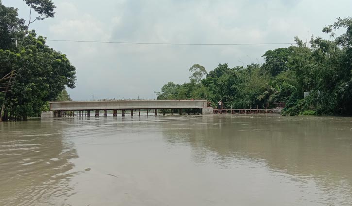 যমুনায় পানি কমলেও বেড়েছে কালীগঙ্গা-ধলেশ্বরীতে যমুনায় পানি কমলেও বেড়েছে কালীগঙ্গা-ধলেশ্বরীতে