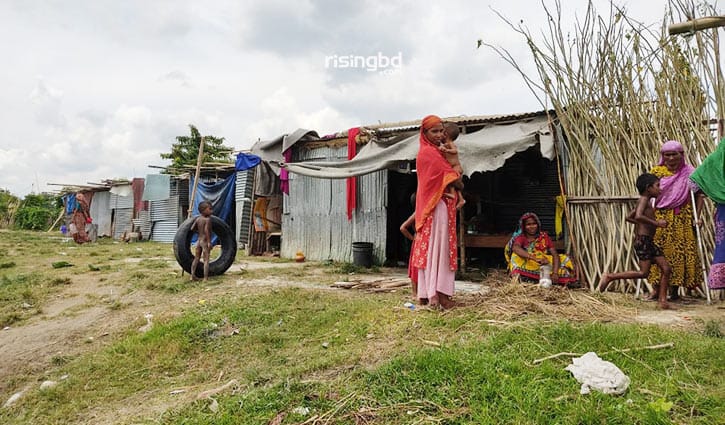 কষ্টে দিন কাটছে বাঁধে আশ্রিত বানভাসিদের কষ্টে দিন কাটছে বাঁধে আশ্রিত বানভাসিদের