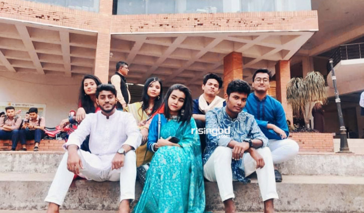 হৃদয়ে বন্ধুত্ব, মননে বিশ্বাস হৃদয়ে বন্ধুত্ব, মননে বিশ্বাস