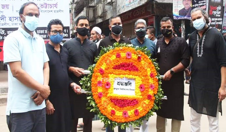 গ্রেনেড হামলার স্থানে জবির শ্রদ্ধাঞ্জলি