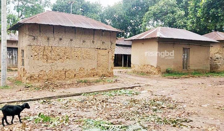 মাটির ঘরে ভাঙনের সুর 