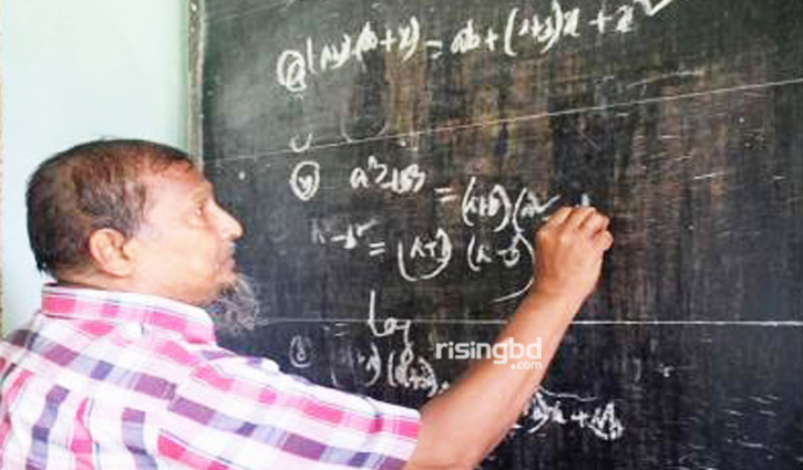 চোখে আলো নেই, তবু ছড়াচ্ছেন জ্ঞানের আলো