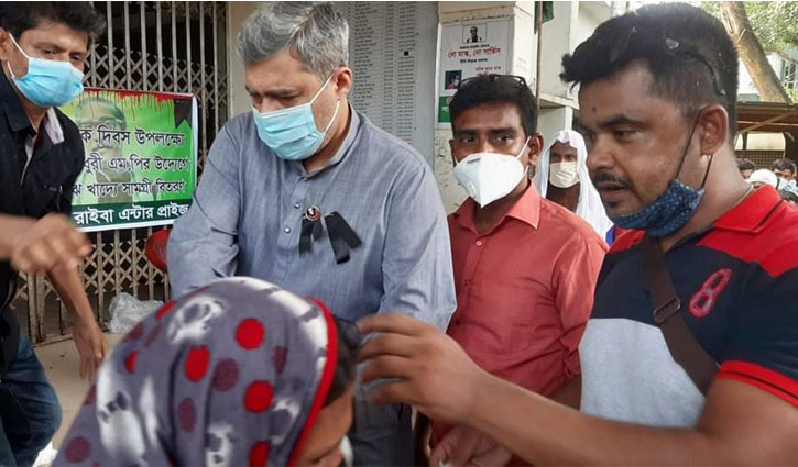 শ্রীনগরে বিকল্প যুবধারার খাদ্যসামগ্রী বিতরণ শ্রীনগরে বিকল্প যুবধারার খাদ্যসামগ্রী বিতরণ