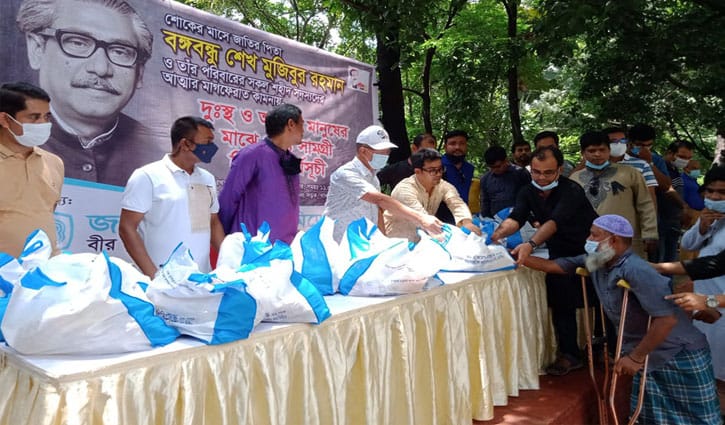 দুঃস্থদের মাঝে খাদ্য বিতরণ করলেন জনতা ব্যাংকের এমডি দুঃস্থদের মাঝে খাদ্য বিতরণ করলেন জনতা ব্যাংকের এমডি