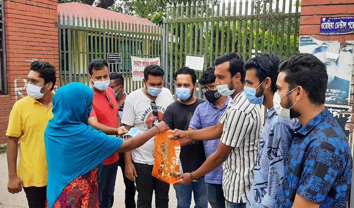মাভাবিপ্রবি ছাত্রলীগের ঈদ উপহার বিতরণ মাভাবিপ্রবি ছাত্রলীগের ঈদ উপহার বিতরণ