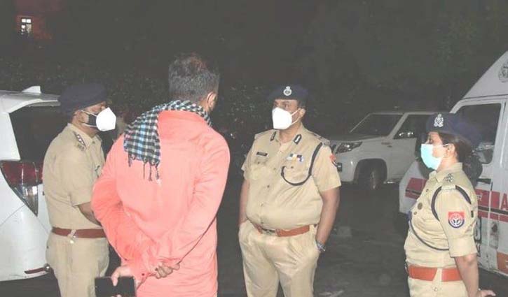 থেমে থাকা বাসে ট্রাকের ধাক্কা, নিহত ১৮ থেমে থাকা বাসে ট্রাকের ধাক্কা, নিহত ১৮