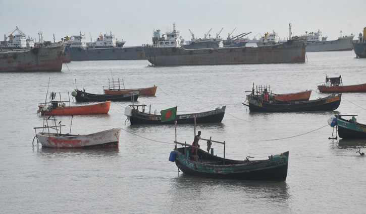 লঘুচাপে সমুদ্র উত্তাল, চট্টগ্রাম বন্দরে তিন নম্বর সতর্ক সংকেত লঘুচাপে সমুদ্র উত্তাল, চট্টগ্রাম বন্দরে তিন নম্বর সতর্ক সংকেত