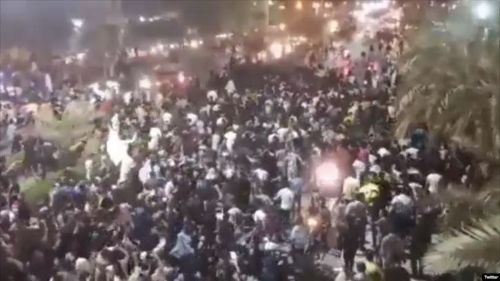 পানি সঙ্কটের প্রতিবাদে ইরানে বিক্ষোভ পানি সঙ্কটের প্রতিবাদে ইরানে বিক্ষোভ