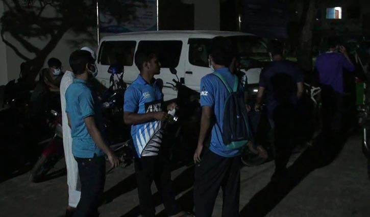 ২ ইন্টার্ন চিকিৎসকের ওপর হামলা, গ্রেপ্তারের দাবিতে কর্মবিরতি ২ ইন্টার্ন চিকিৎসকের ওপর হামলা, গ্রেপ্তারের দাবিতে কর্মবিরতি
