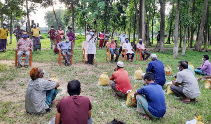 শায়েস্তাগঞ্জে ১০০ পরিবারে প্রধানমন্ত্রীর মানবিক সহায়তা বিতরণ