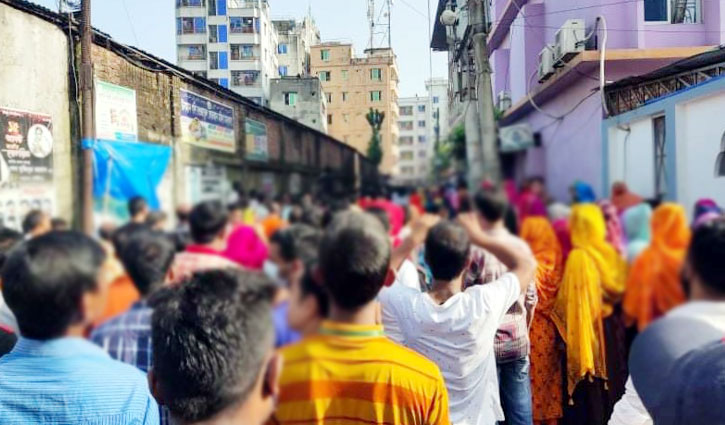টঙ্গীতে পোশাক কারখানায় শ্রমিক-পুলিশ সংঘর্ষ, কারখানা বন্ধ টঙ্গীতে পোশাক কারখানায় শ্রমিক-পুলিশ সংঘর্ষ, কারখানা বন্ধ