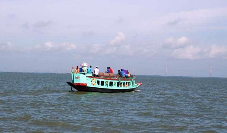 মিয়ানমার সীমান্তে ৪০ যাত্রীসহ সেন্টমার্টিনগামী ট্রলার আটকা মিয়ানমার সীমান্তে ৪০ যাত্রীসহ সেন্টমার্টিনগামী ট্রলার আটকা