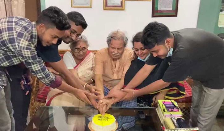 নেত্রকোনায় অধ্যাপক যতীন সরকারের জন্মদিন পালিত