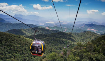 ভিয়েতনামের সর্বোচ্চ পর্বতশৃঙ্গের চূড়ায় 