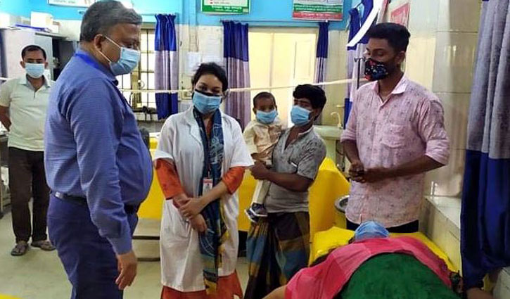 চট্টগ্রাম বিভাগের ৪ উপজেলায় স্বাস্থ্য পরিচালকের হঠাৎ পরিদর্শন চট্টগ্রাম বিভাগের ৪ উপজেলায় স্বাস্থ্য পরিচালকের হঠাৎ পরিদর্শন