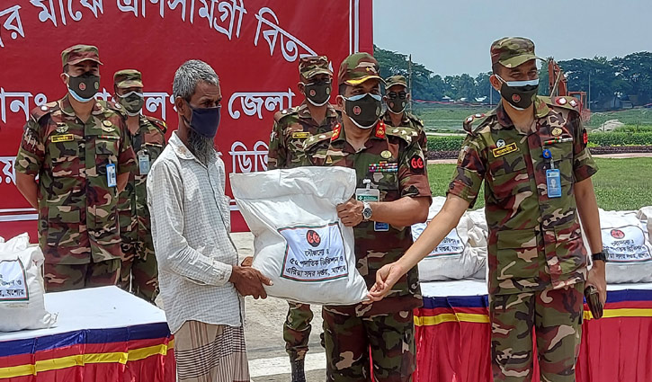 সেনাবাহিনীর উদ্যোগে ফ্রি স্বাস্থ্যসেবা ও ত্রাণ বিতরণ