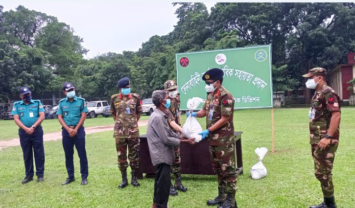 লকডাউনে রংপুরে দরিদ্রদের সেনাবাহিনীর খাদ্য সহায়তা