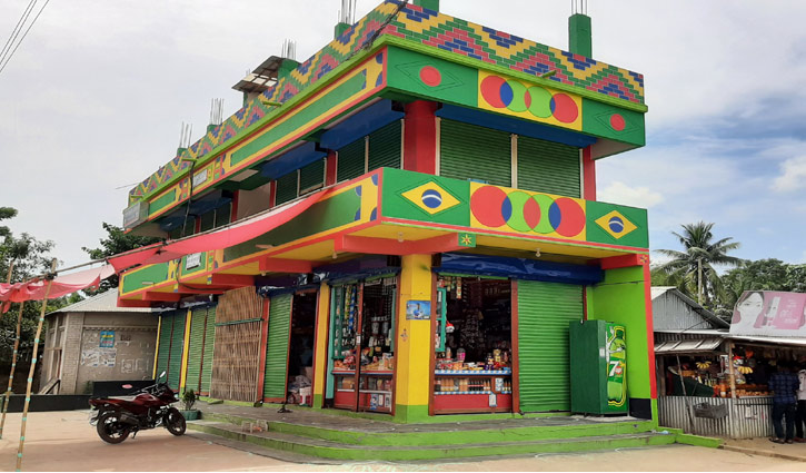 পাবনায় ব্রাজিলের পতাকার রঙে রাঙানো মার্কেট