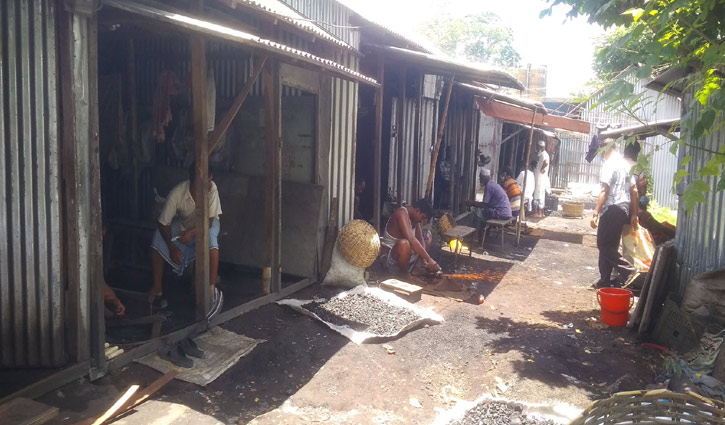 কোরবানির ঈদেও সুনসান গোপালগঞ্জের কামারপাড়া 