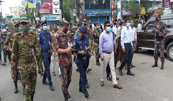 বগুড়ায় দোকানপাট বন্ধ, কঠোর অবস্থানে আইনশৃঙ্খলা বাহিনী বগুড়ায় দোকানপাট বন্ধ, কঠোর অবস্থানে আইনশৃঙ্খলা বাহিনী