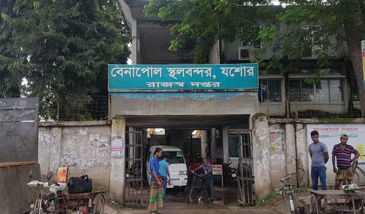 বেনাপোলে রাজস্বের লক্ষ্যমাত্রা ৬২৪৫ কোটি টাকা, আদায়ে সংশয় 