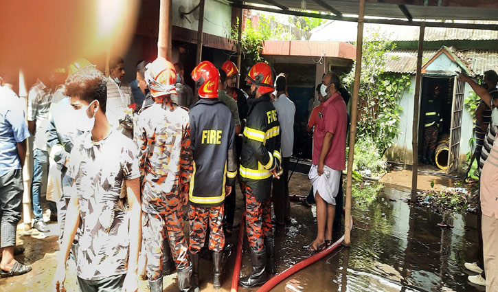 ব্রাহ্মণবাড়িয়ায় বাড়িতে আগুন: আ.লীগ নেতার বিরুদ্ধে মামলা