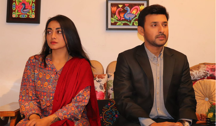 ‘মন মায়াজাল’-এ বন্দি মনোজ-অর্ষা