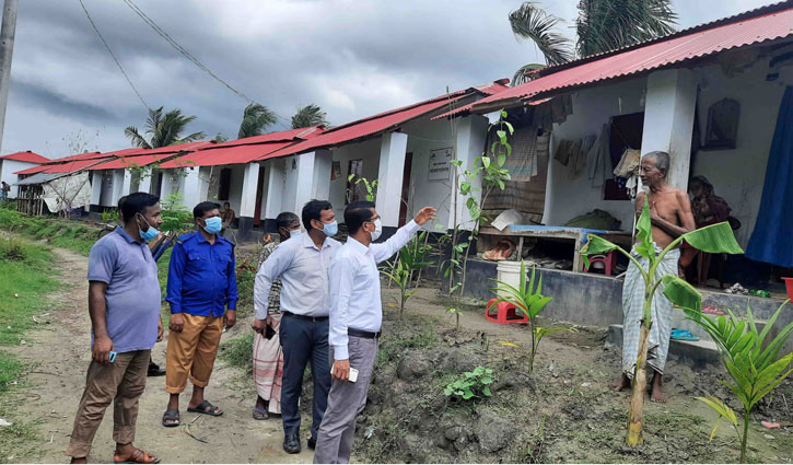 উপহারের ঘর নিয়ে কোনো অভিযোগ নেই তাদের