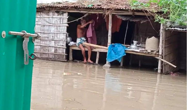 চাঁপাইনবাবগঞ্জের বানভাসিরা খাদ্য সংকটে