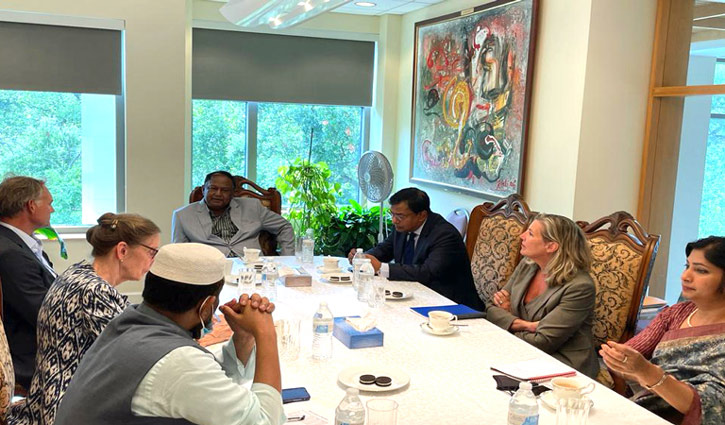 শ্রমিকদের টিকায় অগ্রাধিকার দিচ্ছে বাংলাদেশ: যুক্তরাষ্ট্রে মন্ত্রী