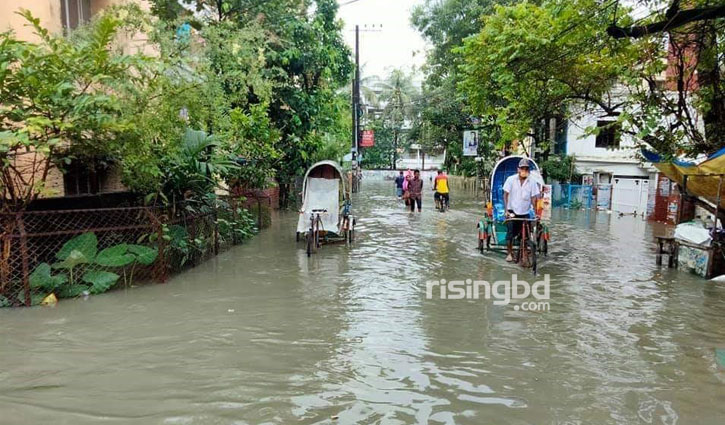 বৃষ্টি ও জোয়ারে পানিতে চট্টগ্রামে জলাবদ্ধতা বৃষ্টি ও জোয়ারে পানিতে চট্টগ্রামে জলাবদ্ধতা