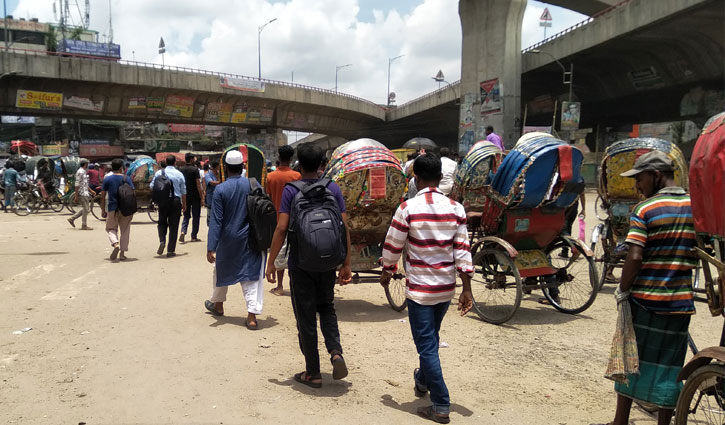 ঢাকা ছেড়েছেন ৮২ লাখেরও বেশি মানুষ ঢাকা ছেড়েছেন ৮২ লাখেরও বেশি মানুষ
