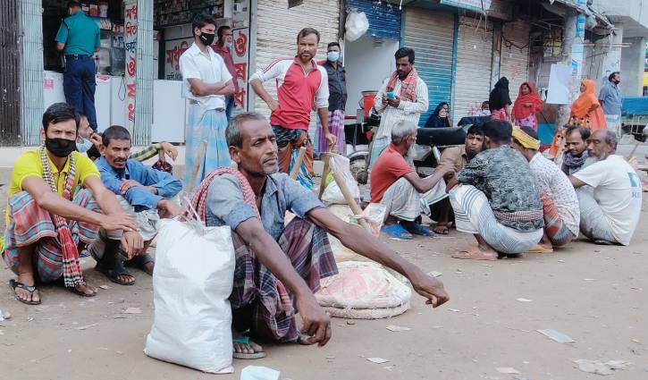 ‘আমরার কামও নাই, খাওনও নাই’