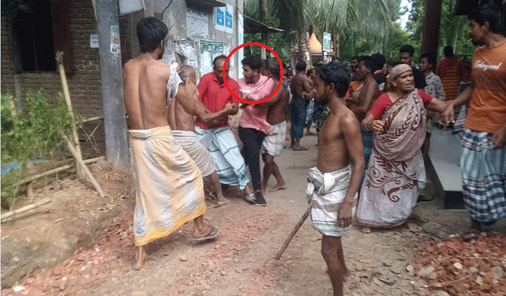 ‘তোর ইজিবাইক পুড়িয়েছি, এবার তোকেও পুড়িয়ে মারব’ ‘তোর ইজিবাইক পুড়িয়েছি, এবার তোকেও পুড়িয়ে মারব’