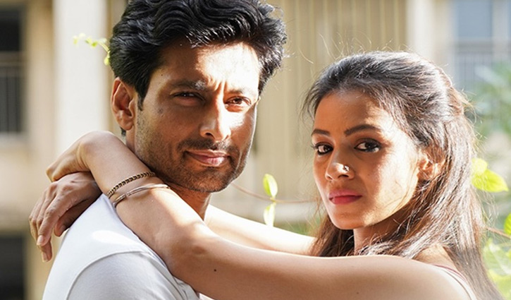 সংসার ভাঙনের গুঞ্জন উসকে দিলেন তারকা দম্পতি সংসার ভাঙনের গুঞ্জন উসকে দিলেন তারকা দম্পতি