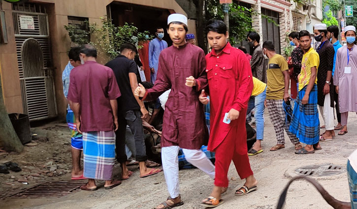 এবারও অলিগলিতে পশু কোরবানি