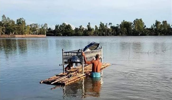 রাস্তা ভাঙা, বাঁশের ভেলায় ভাসিয়ে লাশ কবরস্থানে রাস্তা ভাঙা, বাঁশের ভেলায় ভাসিয়ে লাশ কবরস্থানে