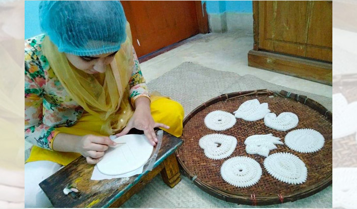 মায়ের থেকে শিখে ২ বোনের নকশী পিঠার ব্যবসা