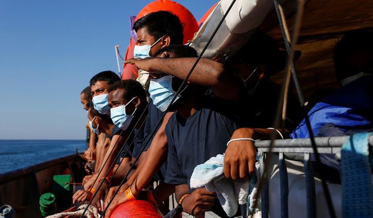 বাংলাদেশিসহ ২৫৭ অভিবাসনপ্রত্যাশীকে নিয়ে জাহাজ ভিড়লো ইতালিতে