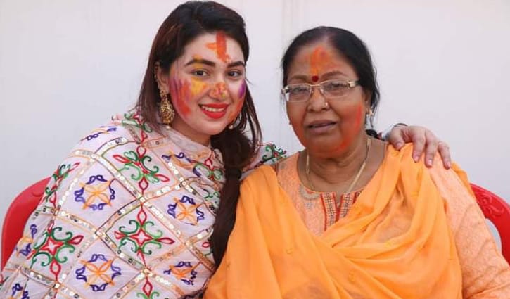 মায়ের জন্য মন কাঁদে অপু বিশ্বাসের মায়ের জন্য মন কাঁদে অপু বিশ্বাসের