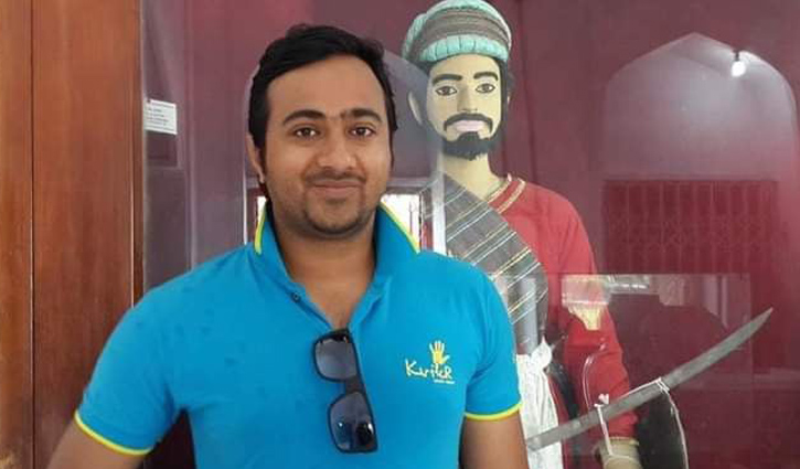 ‘আইডেনটিটি ক্রাইসিস’- এ নয়ন বাবু ‘আইডেনটিটি ক্রাইসিস’- এ নয়ন বাবু