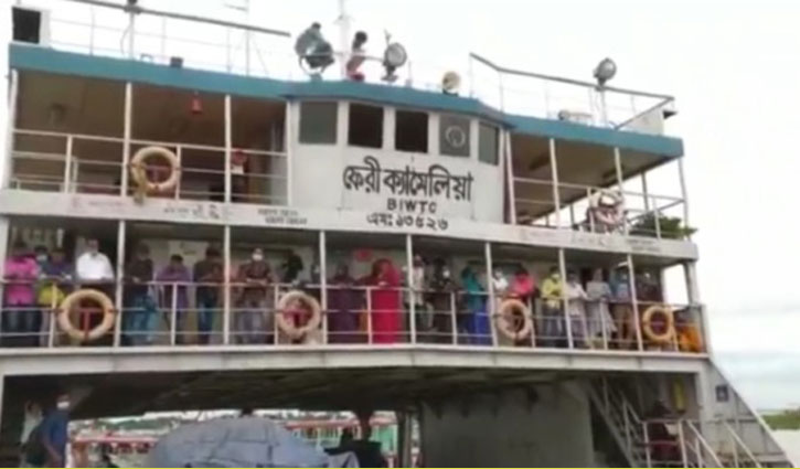 শিমুলিয়া-বাংলাবাজার নৌরুট: ফেরিতে যান ও যাত্রী পারাপার চলছে শিমুলিয়া-বাংলাবাজার নৌরুট: ফেরিতে যান ও যাত্রী পারাপার চলছে